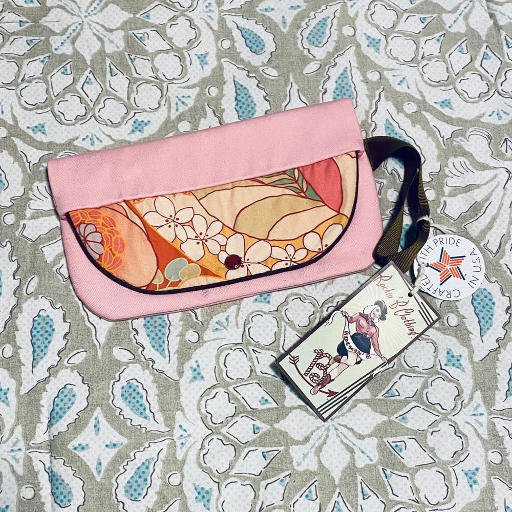 *NWT* Rockin’ B Wristlet